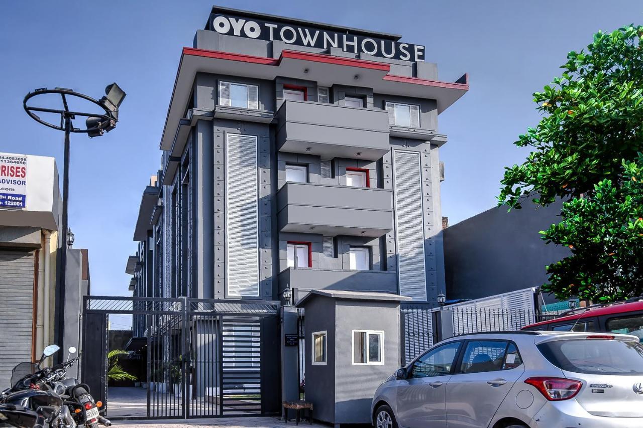 Oyo Townhouse 044 Sector 14 Gurugram Hotel Гургаон Екстериор снимка