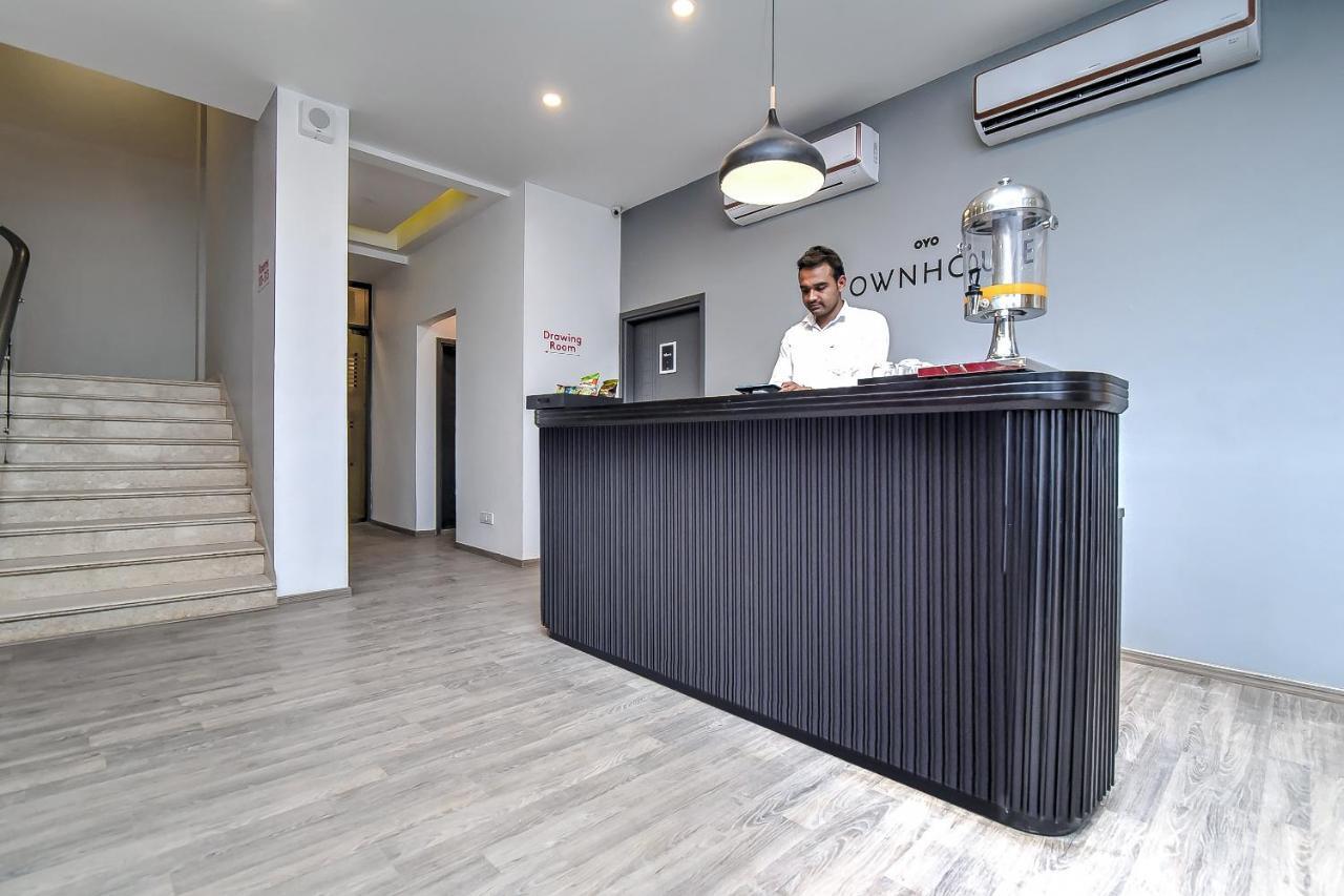 Oyo Townhouse 044 Sector 14 Gurugram Hotel Гургаон Екстериор снимка
