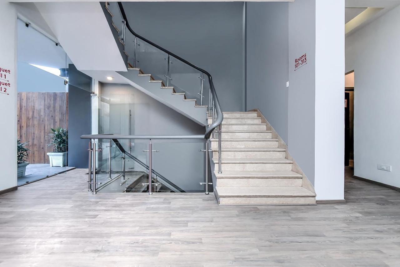 Oyo Townhouse 044 Sector 14 Gurugram Hotel Гургаон Екстериор снимка
