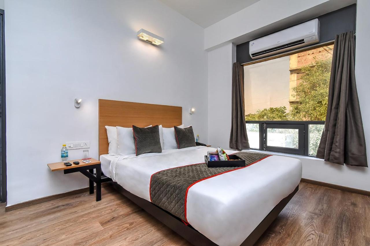 Oyo Townhouse 044 Sector 14 Gurugram Hotel Гургаон Екстериор снимка