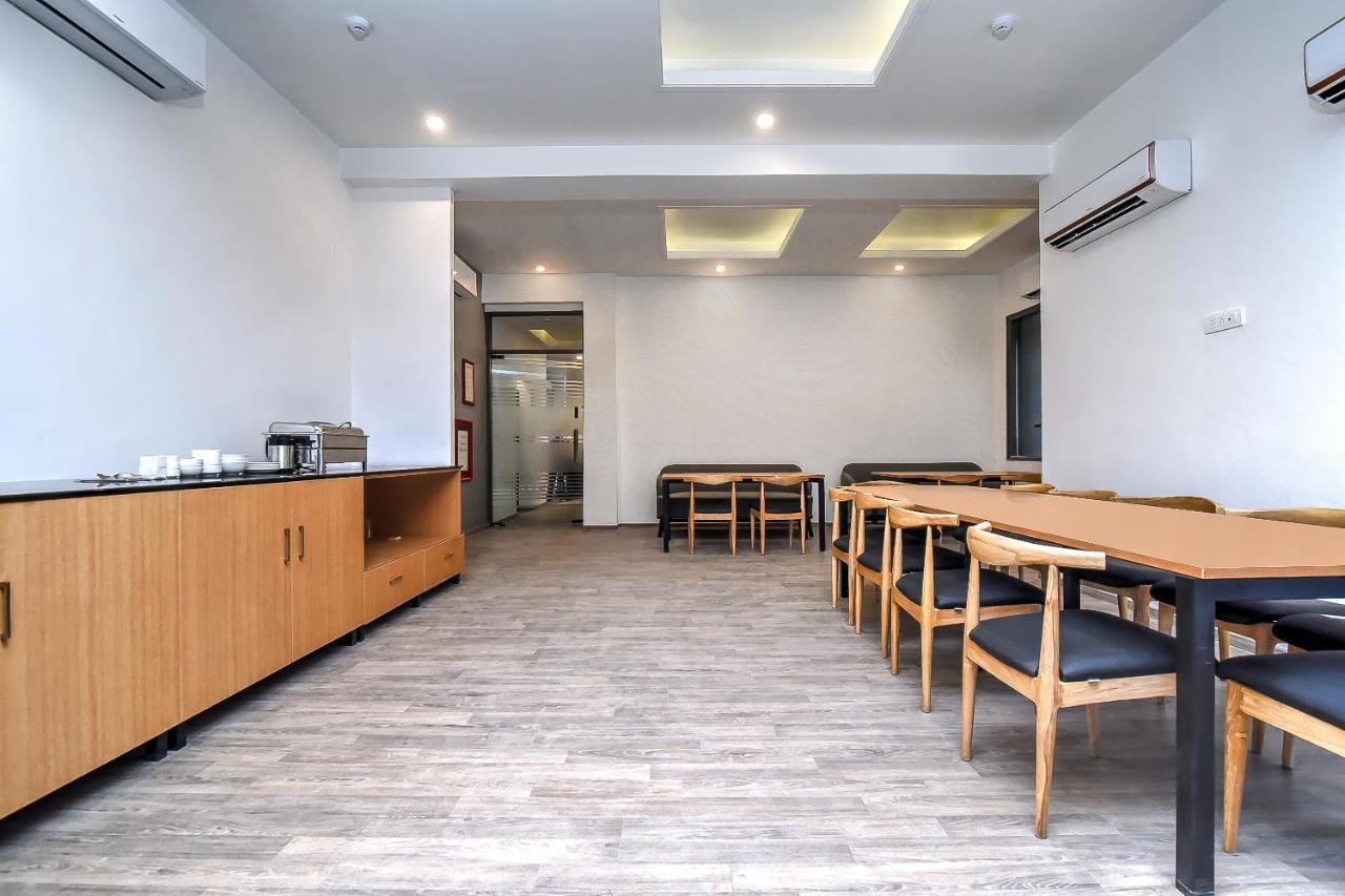 Oyo Townhouse 044 Sector 14 Gurugram Hotel Гургаон Екстериор снимка
