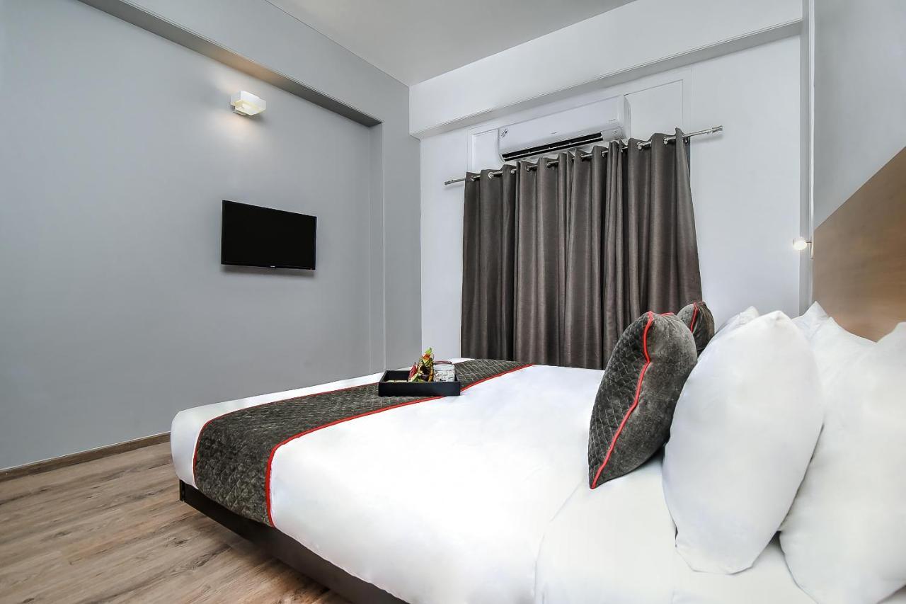 Oyo Townhouse 044 Sector 14 Gurugram Hotel Гургаон Екстериор снимка