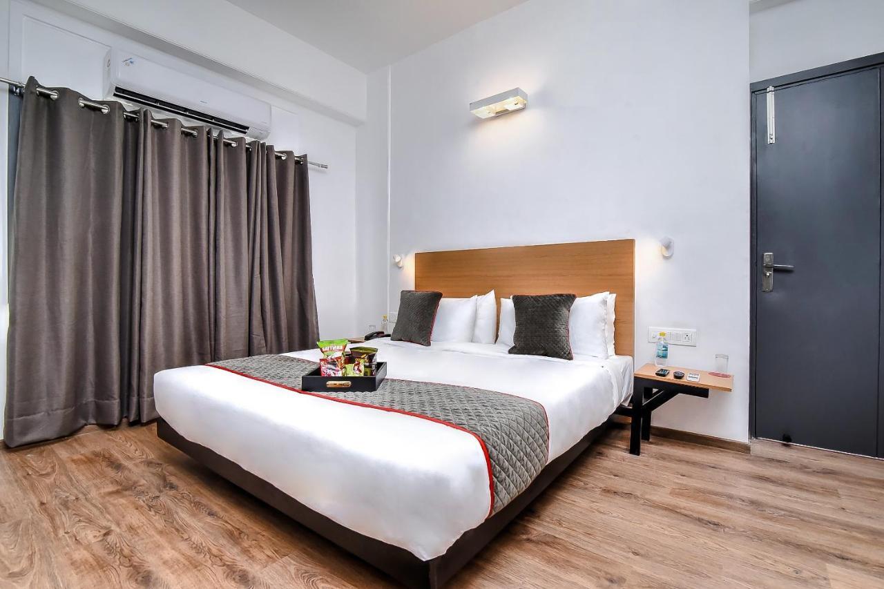 Oyo Townhouse 044 Sector 14 Gurugram Hotel Гургаон Екстериор снимка