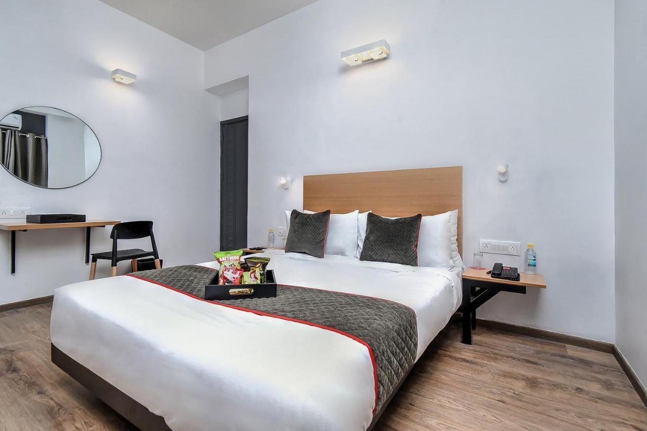Oyo Townhouse 044 Sector 14 Gurugram Hotel Гургаон Екстериор снимка