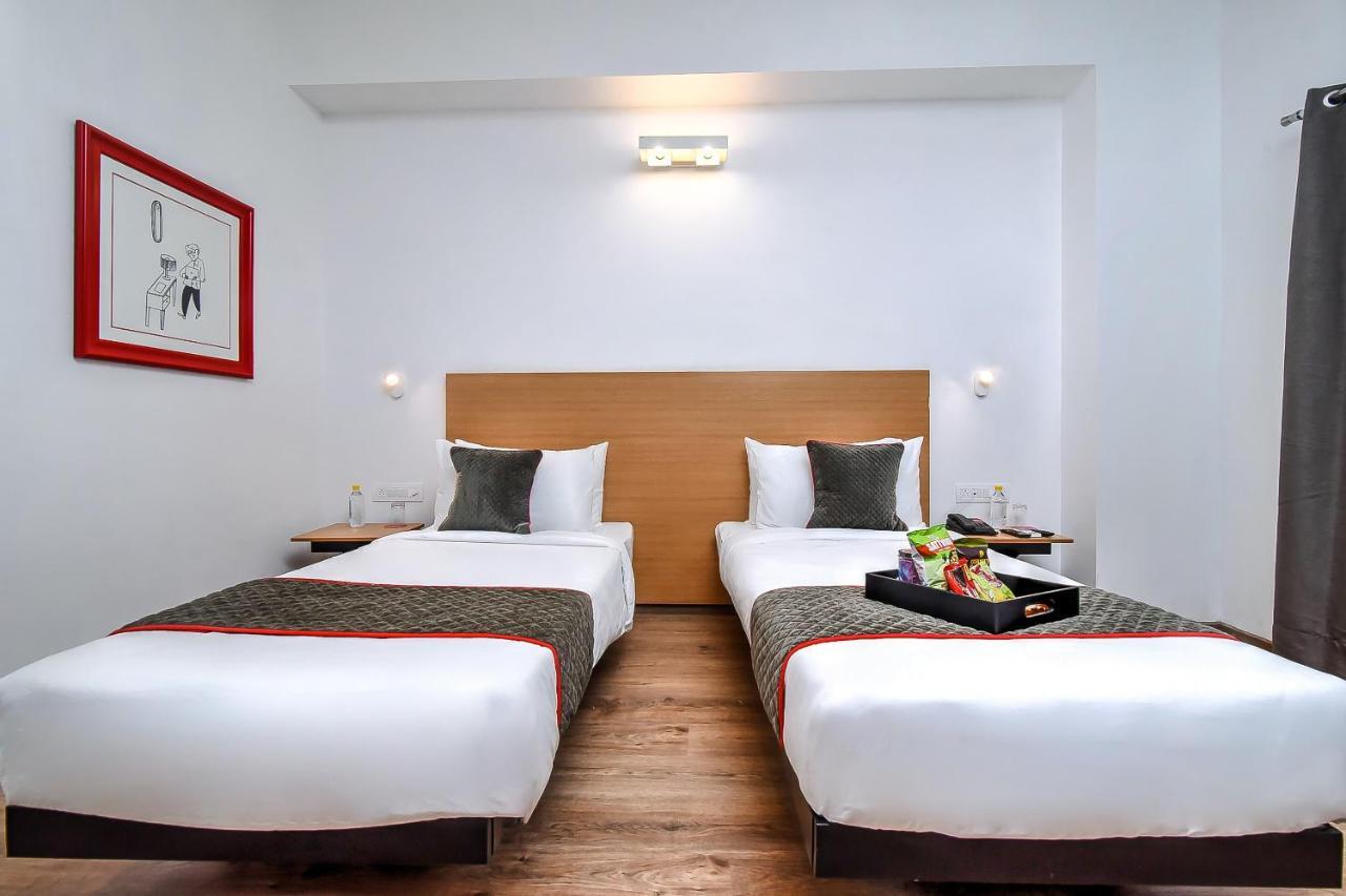 Oyo Townhouse 044 Sector 14 Gurugram Hotel Гургаон Екстериор снимка