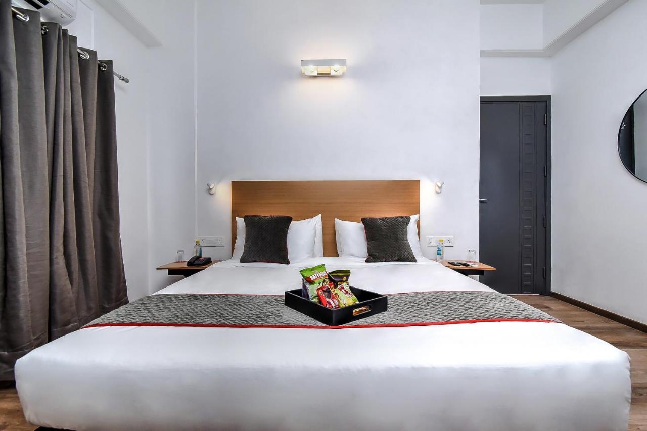 Oyo Townhouse 044 Sector 14 Gurugram Hotel Гургаон Екстериор снимка