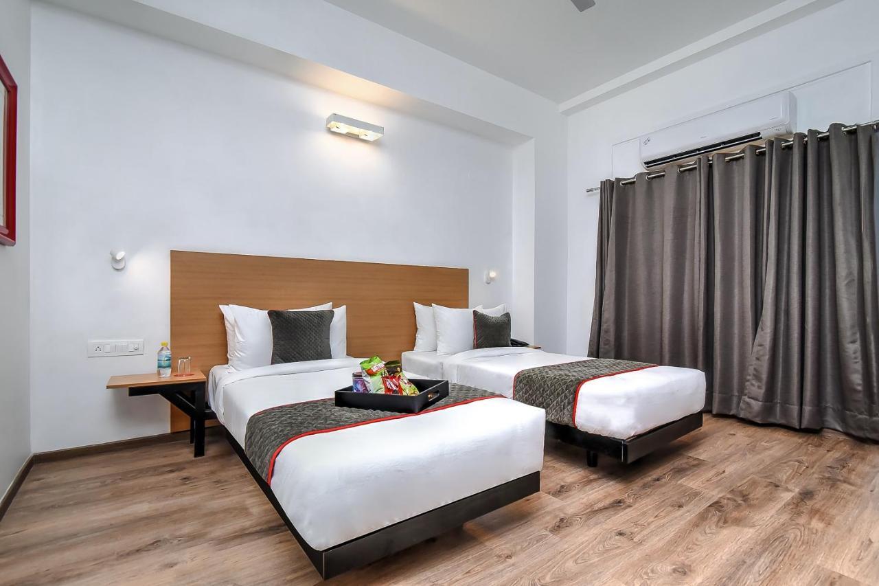 Oyo Townhouse 044 Sector 14 Gurugram Hotel Гургаон Екстериор снимка