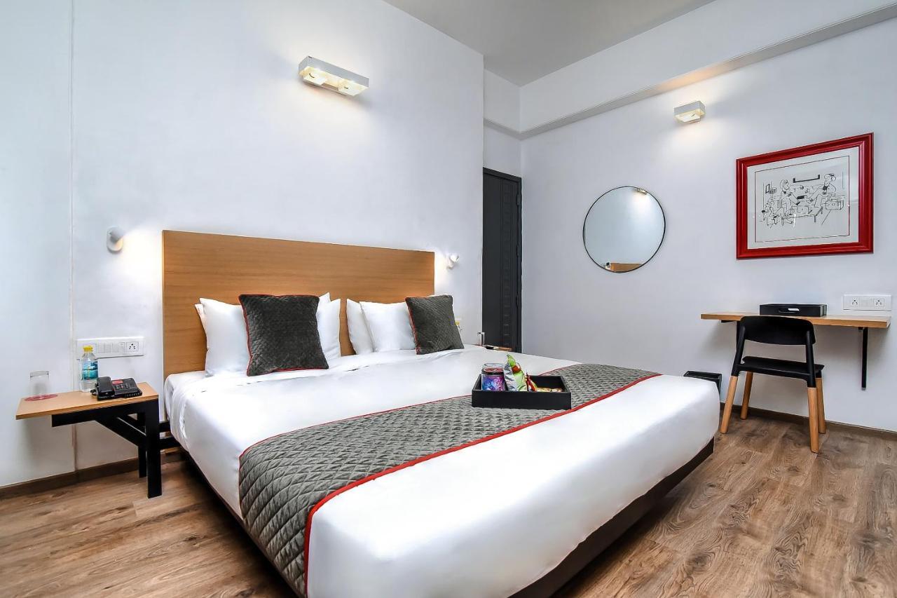 Oyo Townhouse 044 Sector 14 Gurugram Hotel Гургаон Екстериор снимка