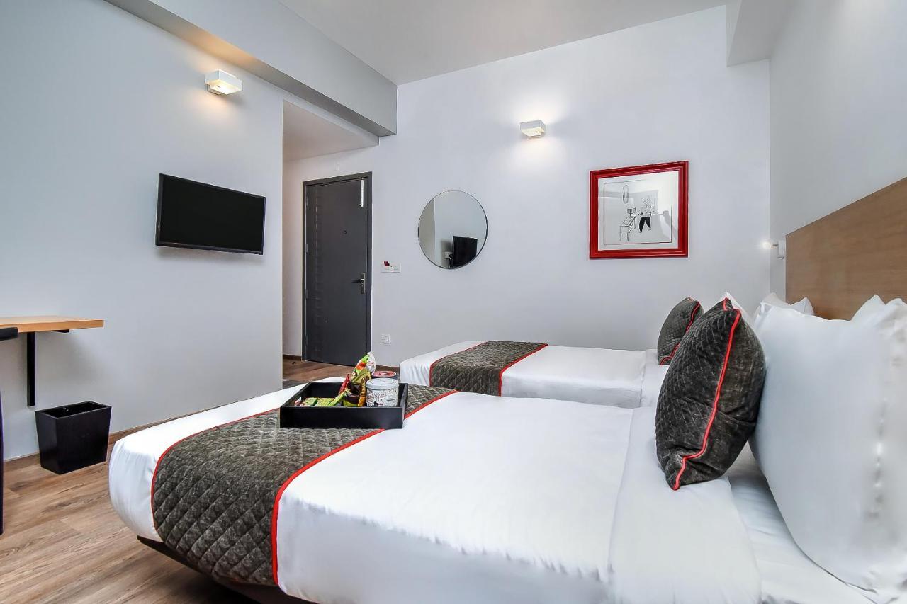 Oyo Townhouse 044 Sector 14 Gurugram Hotel Гургаон Екстериор снимка