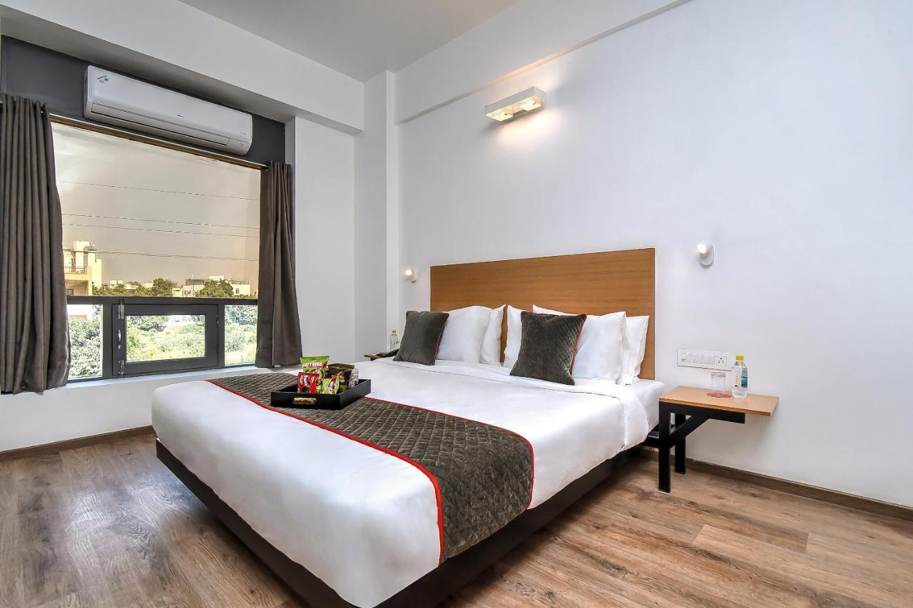 Oyo Townhouse 044 Sector 14 Gurugram Hotel Гургаон Екстериор снимка