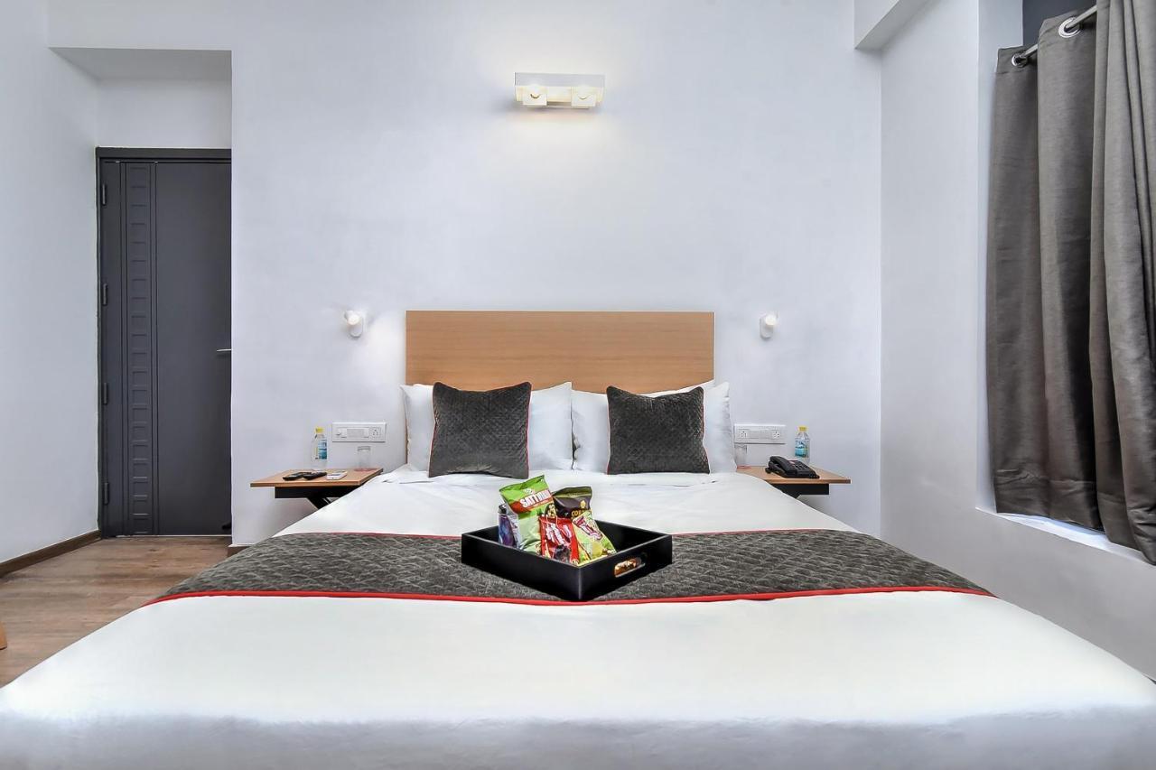 Oyo Townhouse 044 Sector 14 Gurugram Hotel Гургаон Екстериор снимка